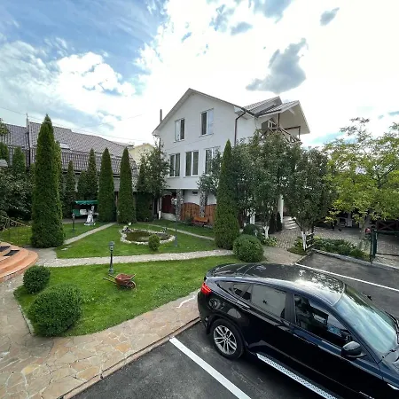 With Kitchen And Garden Apartment *