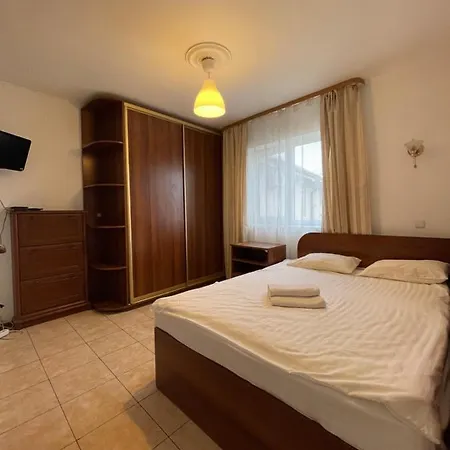 With Kitchen And Garden Apartment